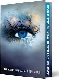 SHATTER ME.    (COLLECTOR'S DELUXE EDITION)