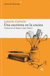 UNA ESCRITORA EN LA COCINA